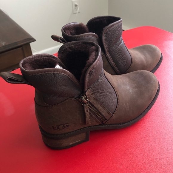 UGG - Picture 2 of 5